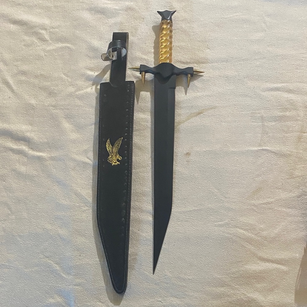 Golden Fang Dagger